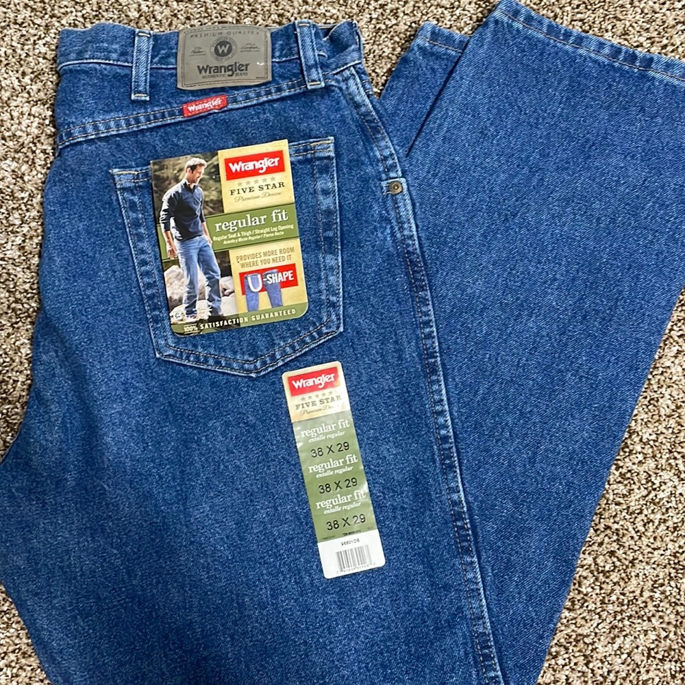 Men’s Wrangler Jeans 38 x 29 Regular Fit NWT